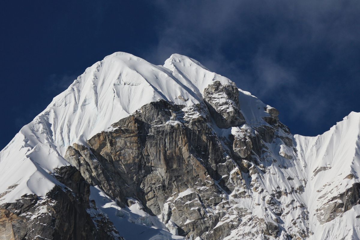 Climbing Lobuche Peak: Difficulty And Best Time